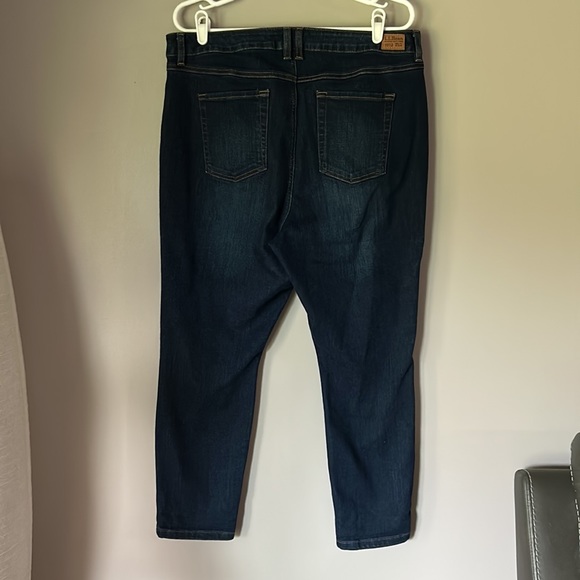 L.L. BEAN Women's BeanFlex® Jeans, Mid-Rise Skinny-Leg - Picture 6 of 8
